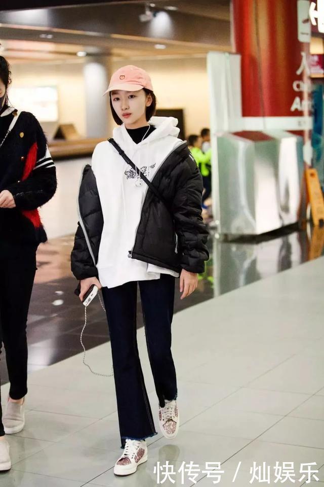 今冬最火穿搭:羽绒服+卫衣,记住这些搭配技巧,穿出时髦减龄范