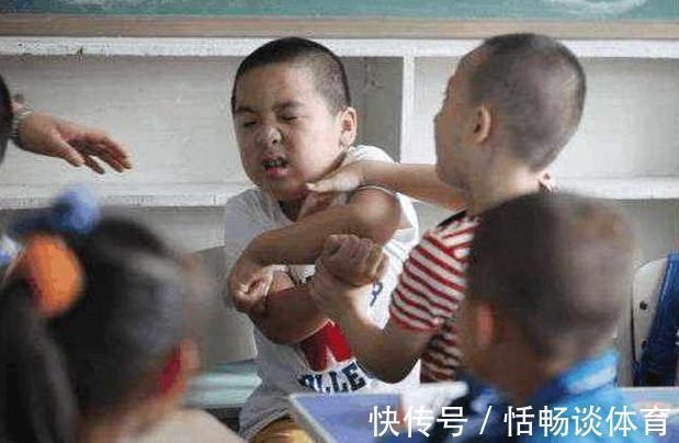 俊俊|“你为什么还手?”儿子在班级受欺负还手被罚,宝妈处理方式被赞