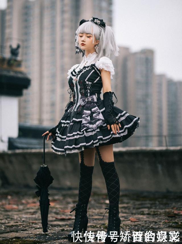 放弃你的黑长直吧,现在流行“公主切+双马尾”,甜美感十足