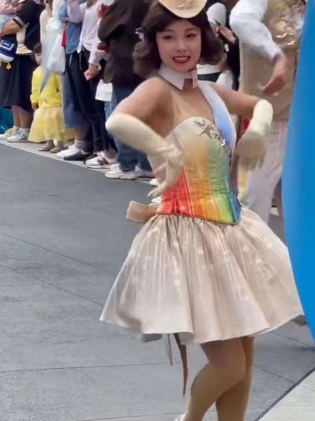 陈语嫣|《创造101》选手陈语嫣现状,就业迪士尼跳舞,网友曝其底薪三千