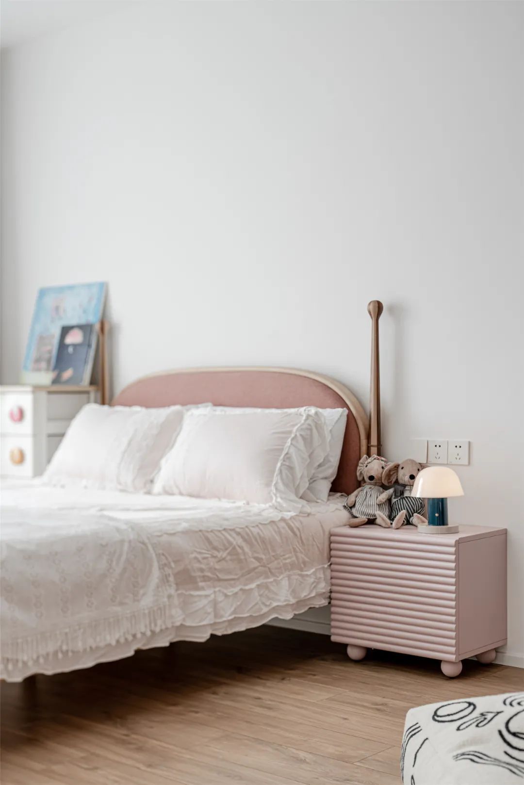 布置|210㎡简约大平层,淡雅温馨、绿植装饰,生活文艺舒适