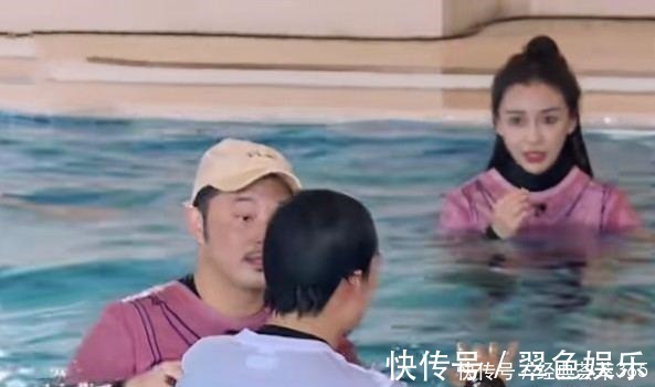 惩罚|杨颖接受惩罚落入水中,抬起头时鼻子突然“变形”伸手救场都晚了