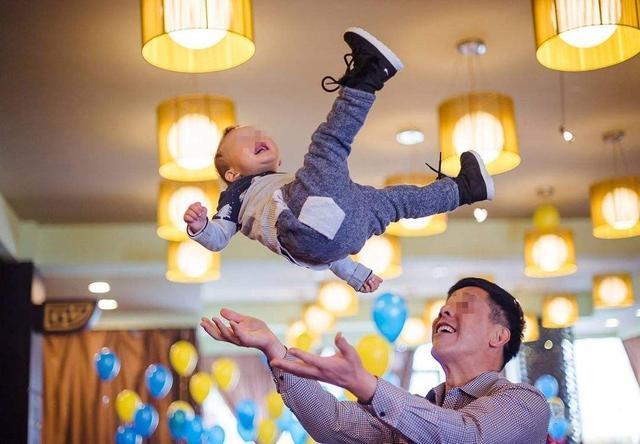 momo|面对年过半百非要二胎的父母,25岁女儿神操作应对