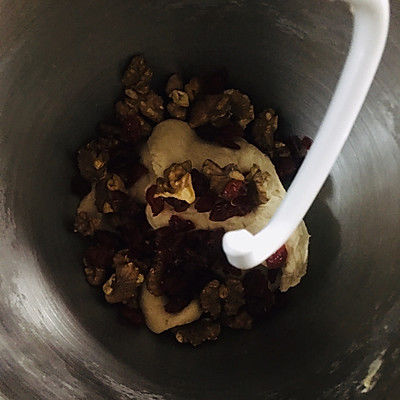 全麦蔓越莓核桃软欧包