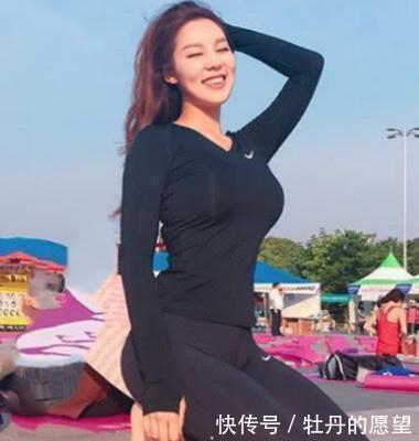 拉力器|42岁阿姨坚持健身,和女儿合照像“姐妹”,看完你想运动了吗