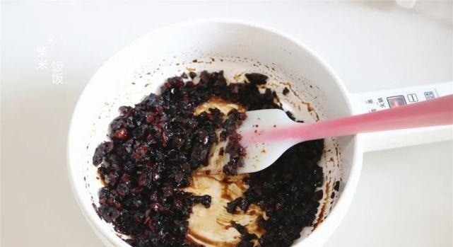 3个鸡蛋,一把红枣,做一款简单又好吃的枣糕,味道太正了