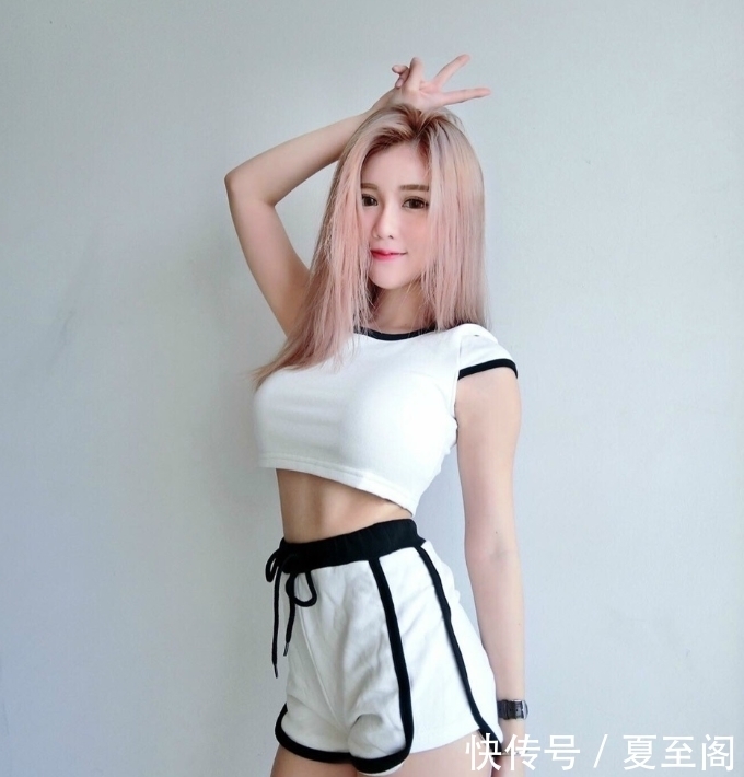 紧身|可爱的紧身打底裤小妹妹,展现出非常靓丽的身材,散发成熟韵味