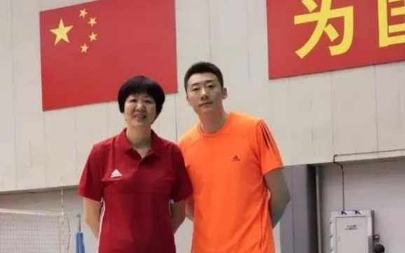 包壮|中国女排助教团:一人被球迷嘲讽,一人被队员无视、三人零差评