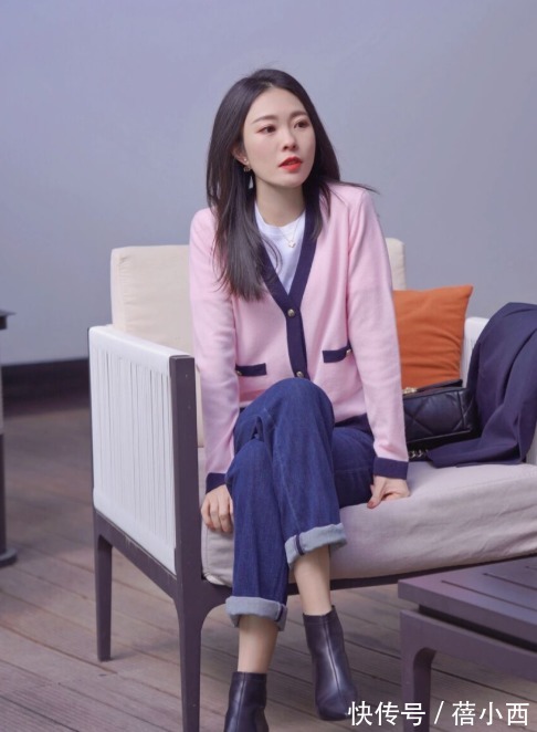 乐福鞋 终于明白“奶奶衫”为什么是2022最火单品,简约耐看还显瘦,超美