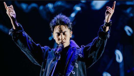 汪峰|当年汪峰亲手把他淘汰，如今他却满世界开演唱会，网友：好尴尬