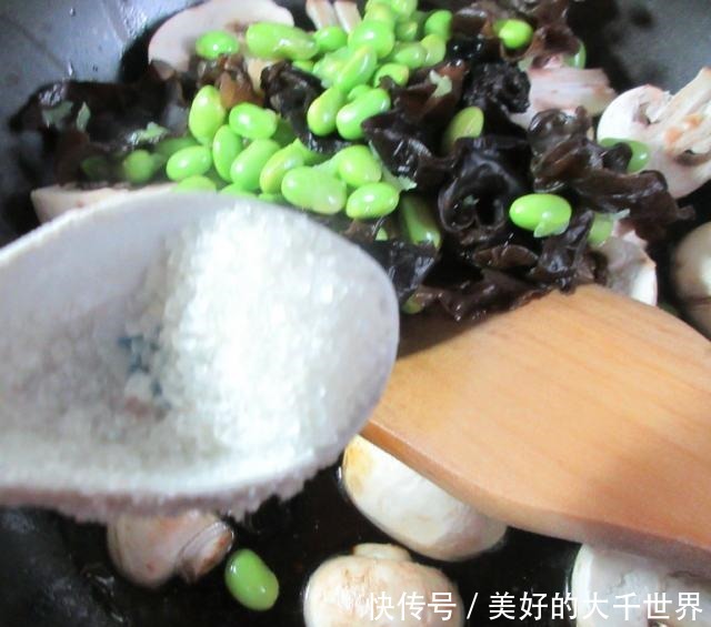 素烧蘑菇，鲜香可口，全家都喜欢