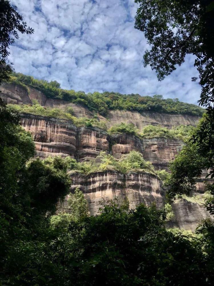 赤南|镇巴赤南独有的红色山岭一一丹霞地貌