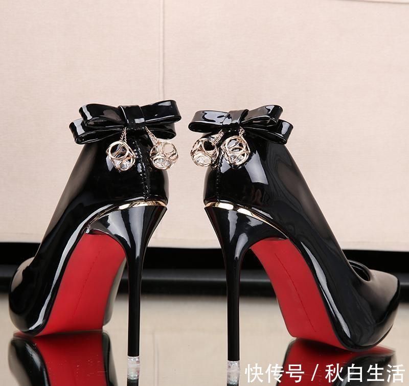 蕾丝 这样的高跟鞋确实美, 上脚显白又时髦, 就算没钱也要买
