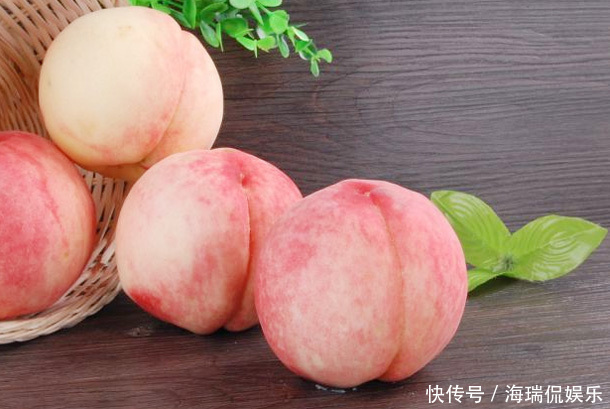 女人50岁后，天冷多吃4种“美容果”，排毒美白润肤，滋养子宫