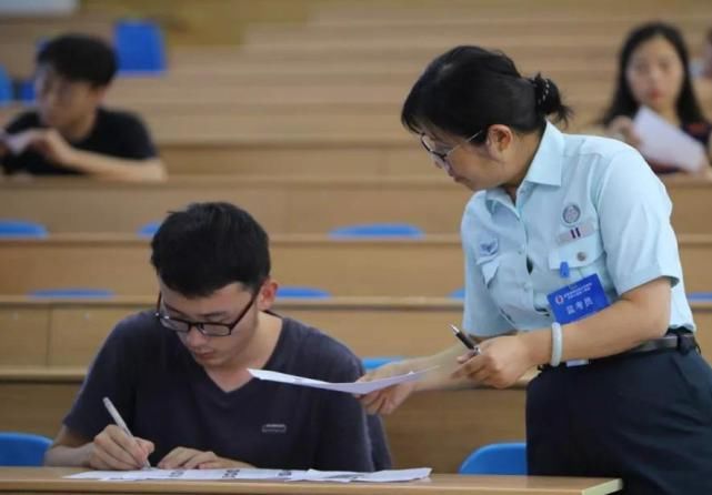 奖学金|大一期末考试为何如此重要？辅导员：不仅有钱拿，还能换专业！