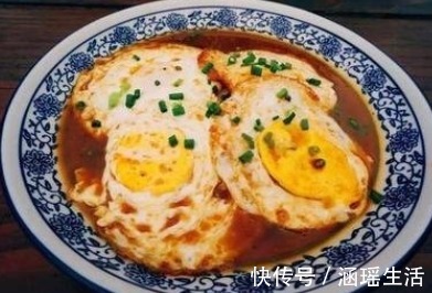 优质蛋白|煎荷包蛋，热油下锅还是冷油下锅都错了，学会一招鸡蛋嫩滑完整