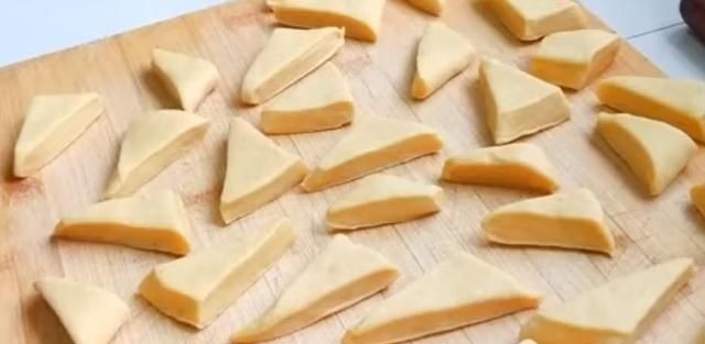 1碗面粉,2个鸡蛋,不蒸不煮,5分钟做一个大锅,比面包香