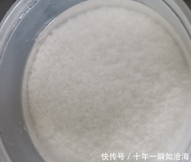 鱿鱼黑豆糯米饭,鱿鱼控的最爱,吃起来超满足