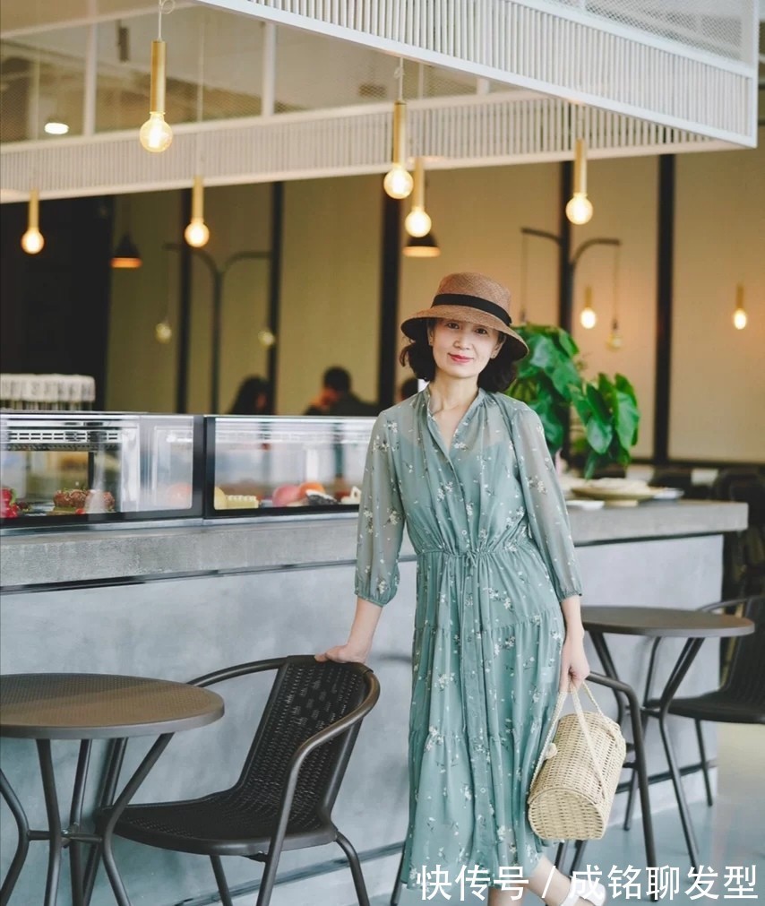 裙装|三木母女凭优雅穿搭火出圈,把精致与高级演绎到极致,值得借鉴