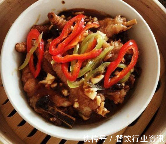 美食推荐:虎皮酱凤爪,蒜苔小炒肉,麻仁卤香菇,香干炒肉的做法