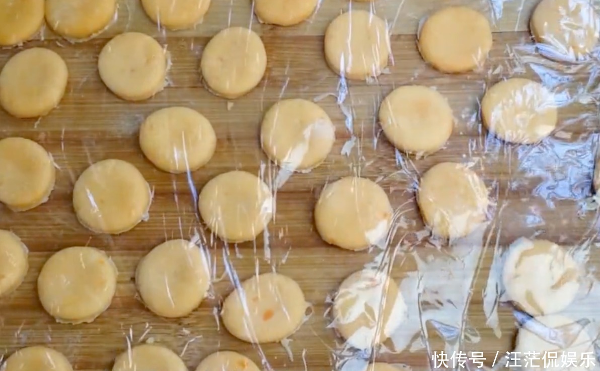 外酥|红薯不要煮粥喝了,咱们来做个小零食,外酥里嫩,香甜美味