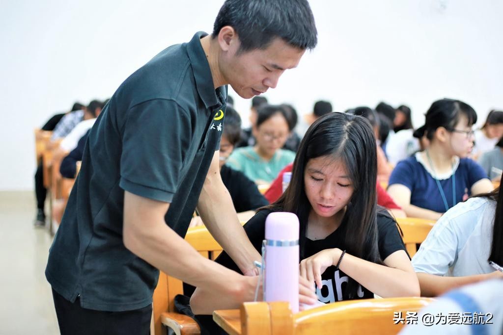 录取分数线|家里没矿没背景的孩子，建议报考这两类大学，包分配公务员事业编