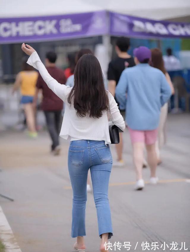 整体素 一袭色彩饱满的打底裤,浪漫复古又有点华丽,舒适又快乐