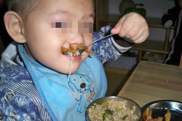孩子|孩子睡觉前,家长别给他吃这3样食物,不止会影响身高,还有智力
