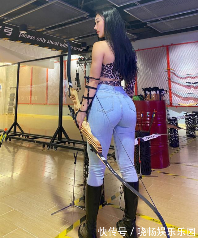 猫老师|曾是路人的小辣椒J3，健身3年后变女神，只因身材无敌翘臀迷人