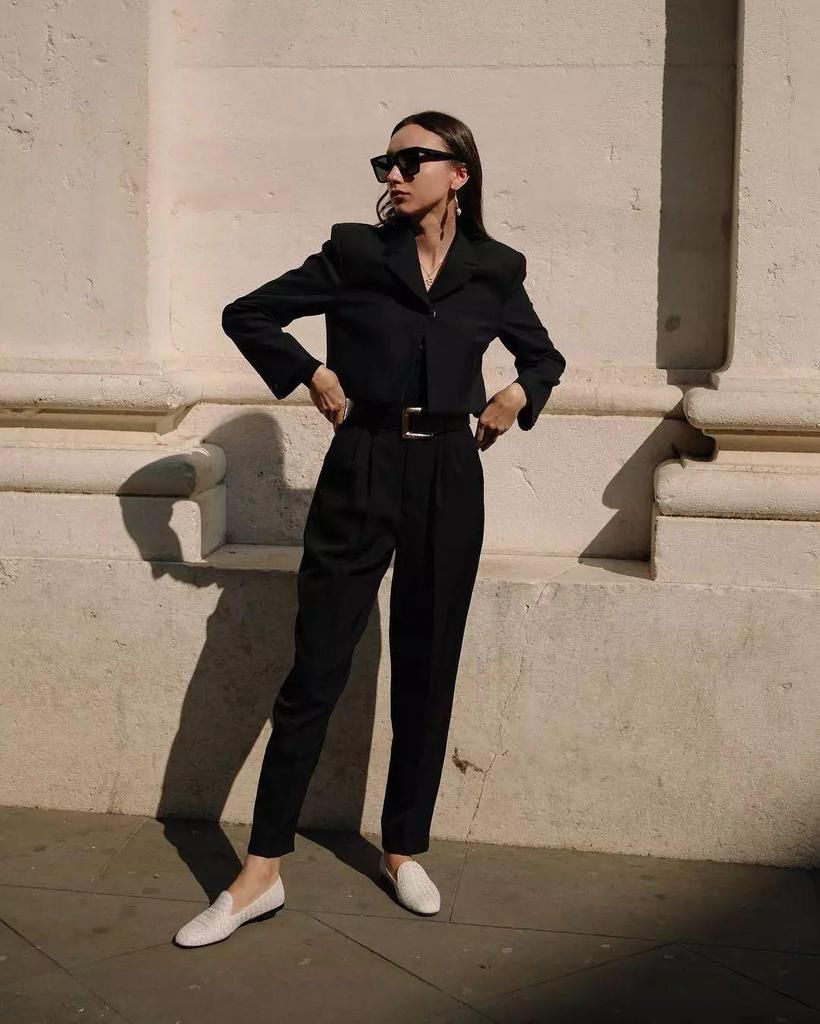  纸袋裤|别老穿阔腿裤了，今年秋冬这4条裤子最流行！