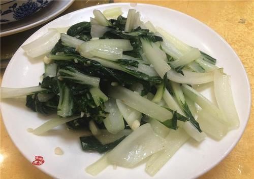 表姐非要请爸妈下馆子吃饭,5人吃了210,爸妈吃完都说赞