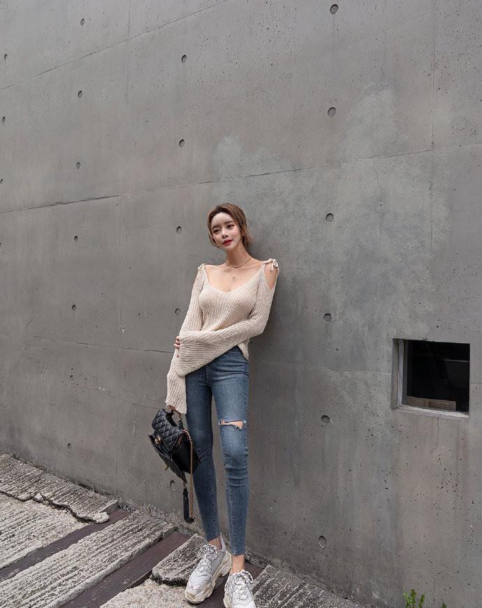 套装|街拍:纯黑色阔腿裤套装,休闲中带优雅更时尚