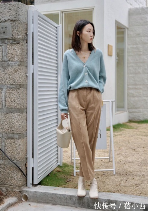 条纹衫 春天不一定穿衬衫才好看,穿针织衫搭配半身裙,裤子照样时髦高级