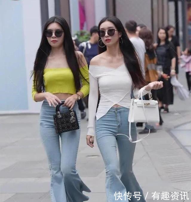 喇叭裤|浅蓝色喇叭裤配个性上衣的穿搭,彰显性感之余又温柔优雅