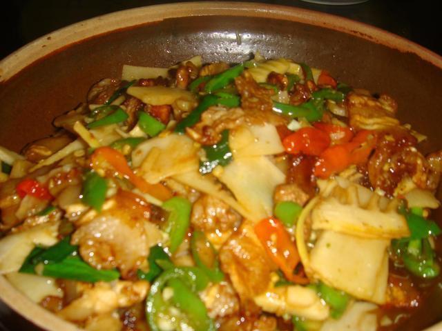 美食推荐无水葱油鸡，羊排火锅，春笋炒五花肉的做法