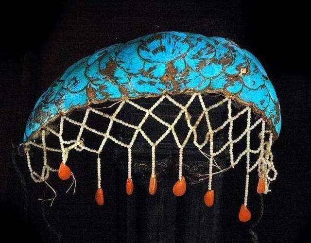 大拉翅@清宫女子往头上戴如此重的旗头,她们不累吗