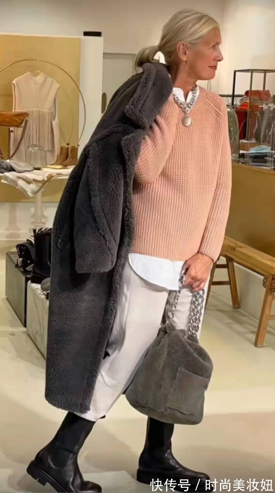 这位60岁老人太会穿了,简约大气又洋气,靠穿搭年轻了10岁