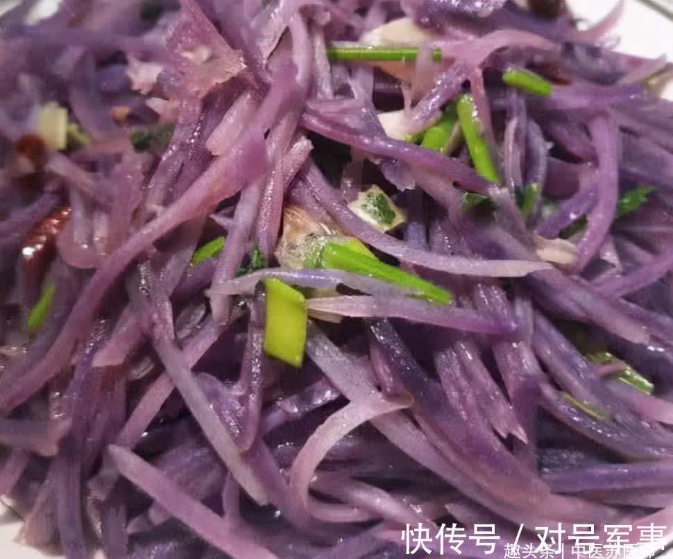 年轻女性|年轻女性吃的食物，坚持常吃，帮助肠道清理毒素，肌肤更细腻