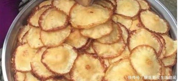 不到|6旬奶奶街头卖“另类小吃”,30元一斤,很多人来晚了还吃不到呢