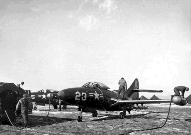 高空|68年前，此人从上万米高空跳下，用手雷炸出了空中最绚丽的花朵