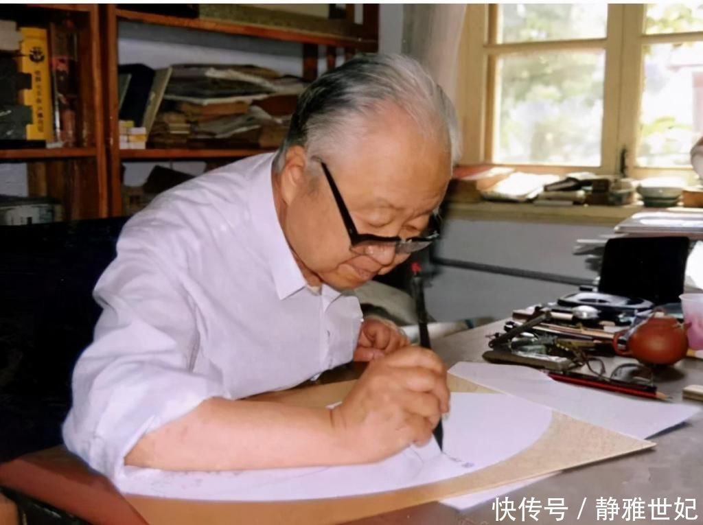 启功的手稿,虽然不是“启功体”,但是却是其书法的最真实水平