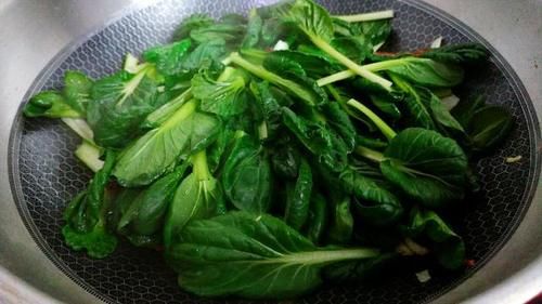 人称|11月，吃此菜当季，人称“维他命蔬菜”，对肠胃好，不懂吃可惜