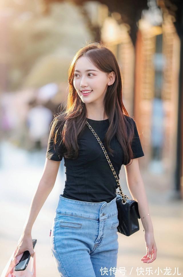 身材 高挑身材的打底裤美女,用心挑选和搭配的女生,显得瘦高