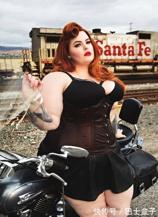 体重|美国一名体重200多斤的胖妹，通过努力最后成为时尚界超模！