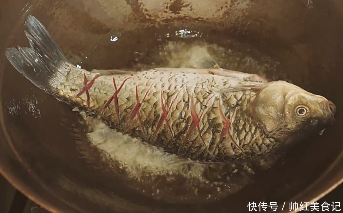 好吃|红烧鲫鱼的家常做法,肉质细嫩,鲜香味美特别好吃