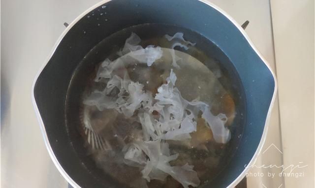 滋补|冬至数九寒天,女人常喝这碗甜品,既暖身又滋补,胶质满满皮肤好