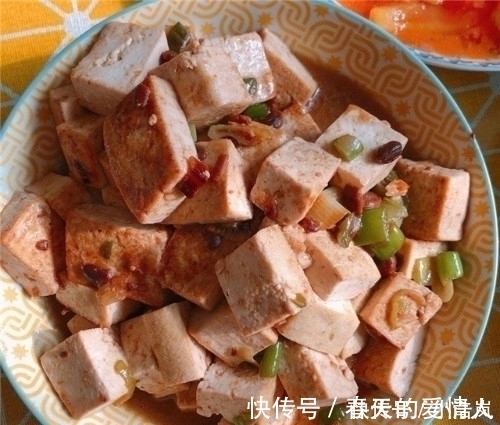 家常豆腐|同事生日请客吃饭，菜上齐后我很无语，一桌菜还没我买的蛋糕贵！