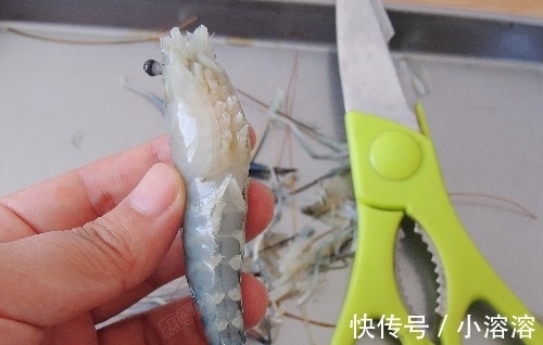 饭店|油焖大虾的家常做法,不用油炸,鲜香入味,在家做出饭店的味道