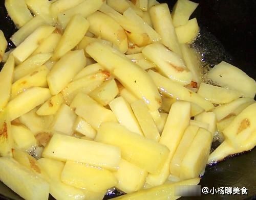 菜品|炒菜太咸怎么办？加水加糖加味精？都不对，学会这招，口味新升级