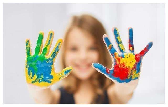 家长|宝妈“纵容”儿子在墙上涂鸦,结果超惊艳!网友:别人家的妈妈